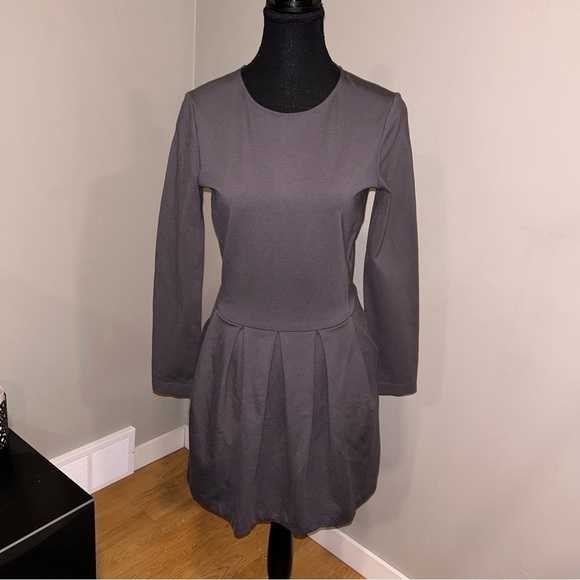 Aritzia- Sunday Best Dress - Picture 1 of 7